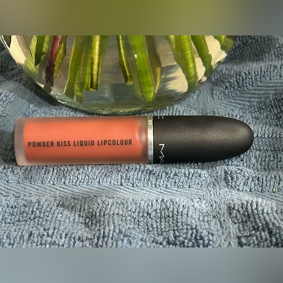 MAC Powder Kiss Liquid Lip Colour in Sorry Not Sorry -NWT - Picture 4 of 4